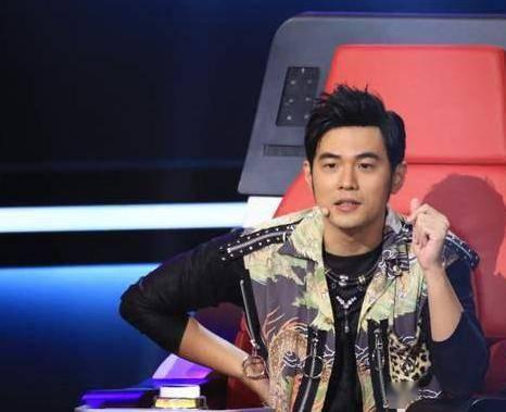 娱乐圈也在吃歌手节目的瓜,歌手节目瓜田乱舞,明星们纷纷“中招”