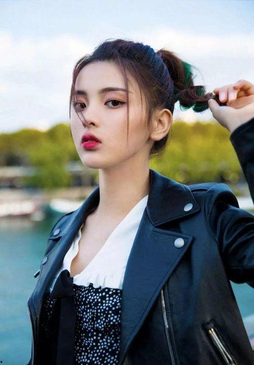 小哇吃瓜娱乐博主微博,揭秘娱乐圈幕后故事,带你领略明星真实一面”